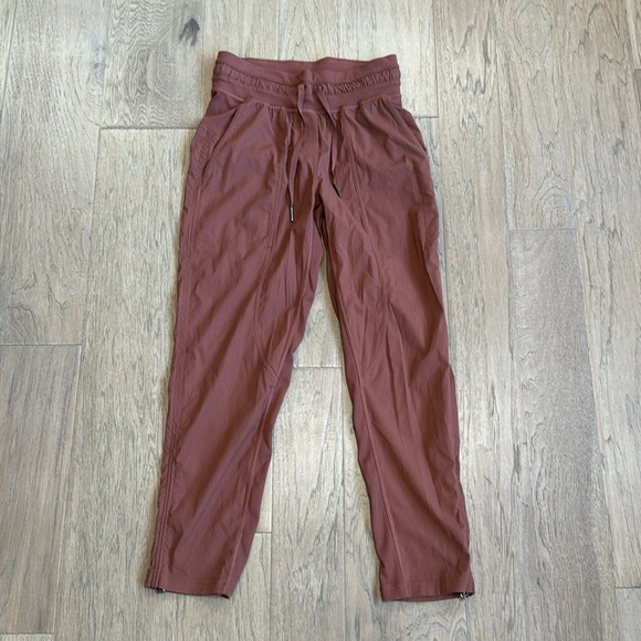 EUC Lululemon Dance Studio Crop *25" Red Dust Size 2 - Picture 5 of 13